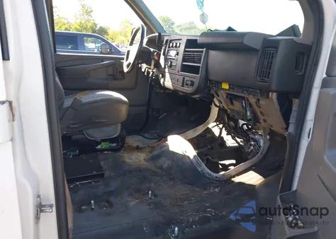 2015 Chevrolet Express 2500 Work Van z USA, uszkodzony, nr VIN 1GCWGFCF2F1153166